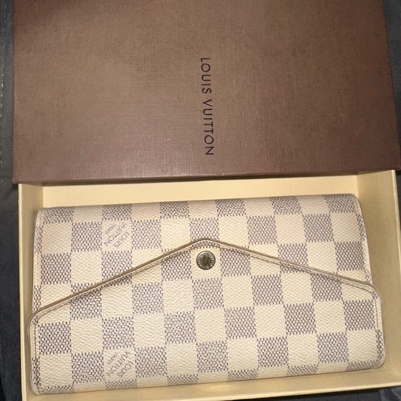 Louis Vuitton Handbags - Authentic Louis Vuitton Sarah Wallet